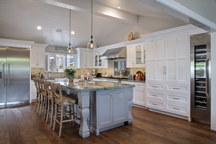Modern Kitchen with Island and Stainless Steel Appliances