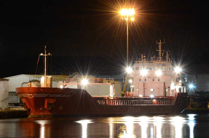 4K Ship IJsselldijk Navigia Apollo at Night