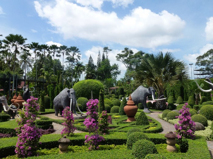 Nong Nooch Tropical Botanical Garden sculptures of mammoths and elephants