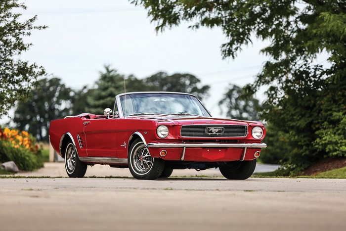 4K Red Ford Mustang 1966 Cabriolet