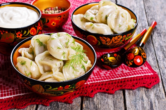 Pelmeni with dill and sour cream