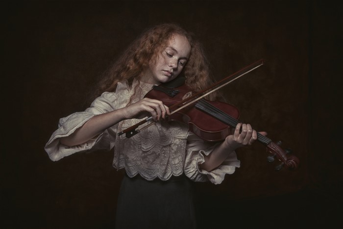 Girl playing the violin