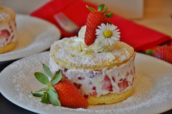 Strawberry cake with whipped cream and chamomile