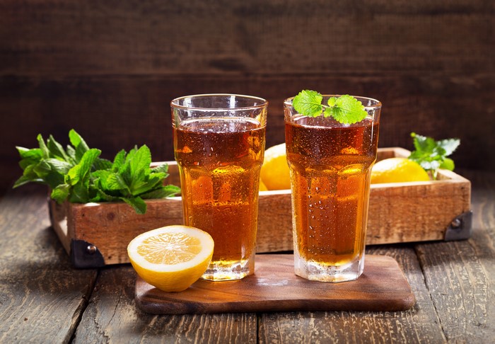 Two glasses of iced tea with lemon and mint