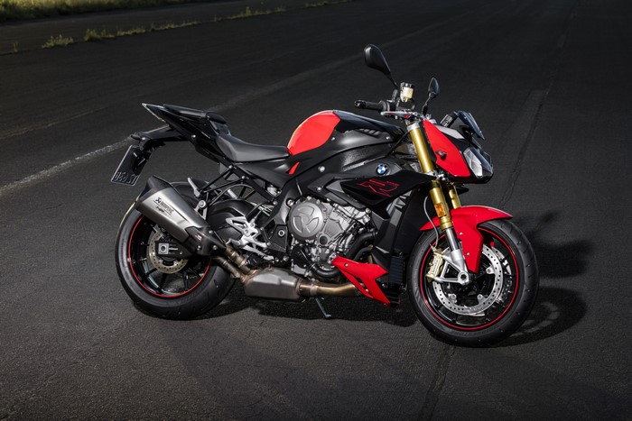 4K 2016 BMW S 1000 R Motorcycle Side View
