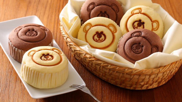 Teddy bear pound cakes in a basket