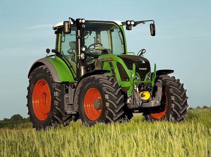 Fendt 720 Vario tractor in a field