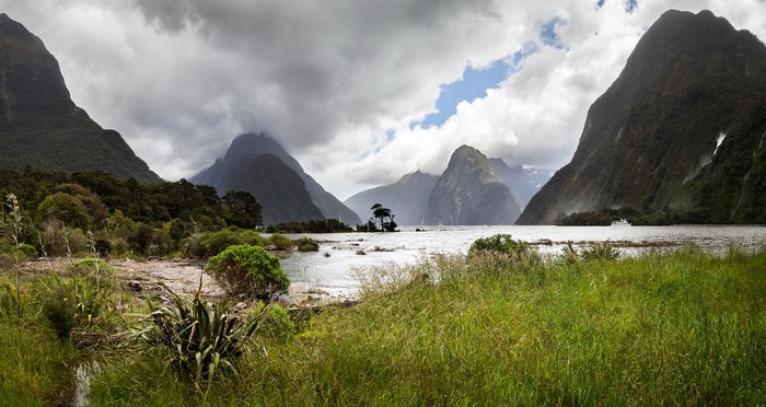 4K Milford Sound Fiordland National Park New Zealand Mountains Lake