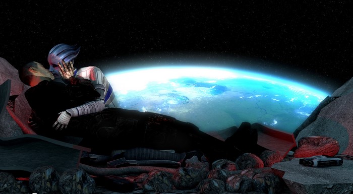Liara and Shepard from Mass Effect kissing