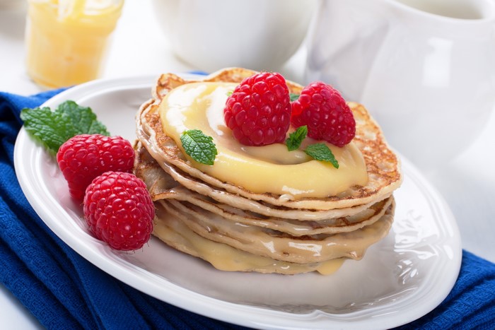 Pancakes with Raspberries and Honey