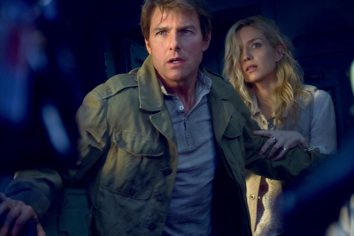 Tom Cruise and Annabelle Wallis in The Mummy