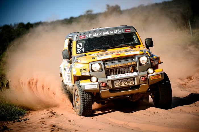 2015-17 Troller T4 Rally car kicking up dust