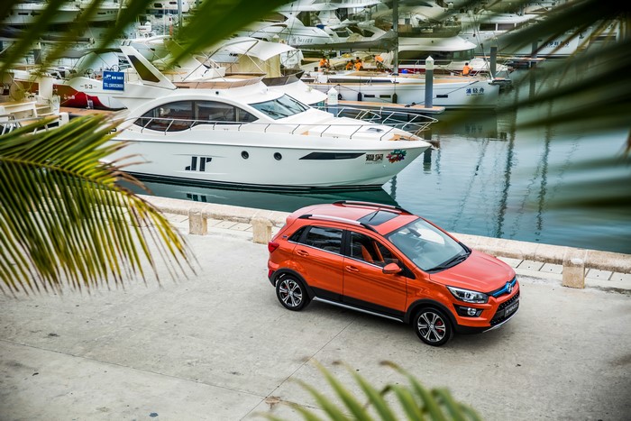 4K 2016 Senova EX200 Orange car by yachts