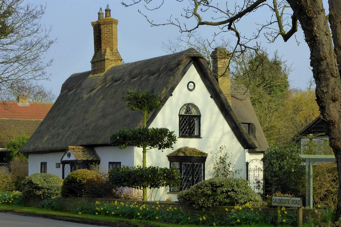 Thatched cottage on Caldecote Road, Ickwell, England