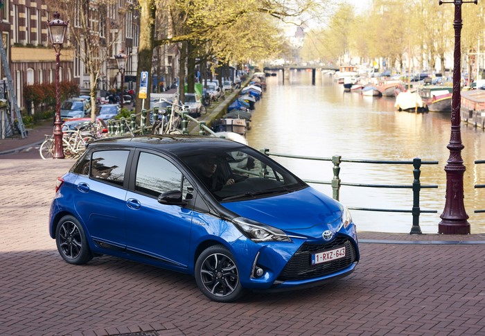 2017 Toyota Yaris Hybrid Bi-Tone in Amsterdam