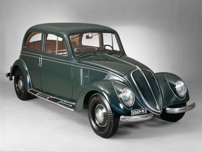 1935-38 Fiat 1500 A green sedan