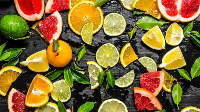 4K Citrus Slices and Whole Fruits