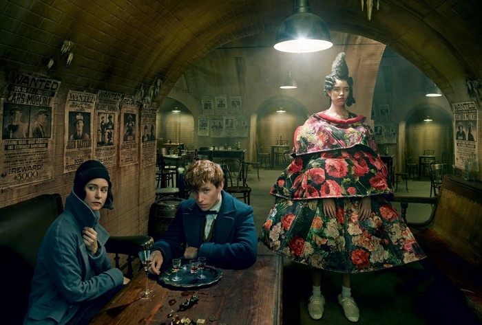 Newt Scamander and companions in a bar from Fantastic Beasts