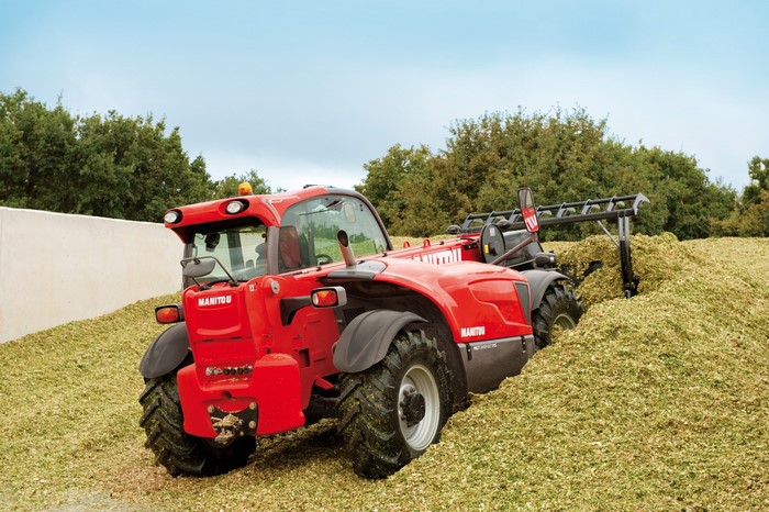 Manitou MLT 840-137 PS telehandler in silage
