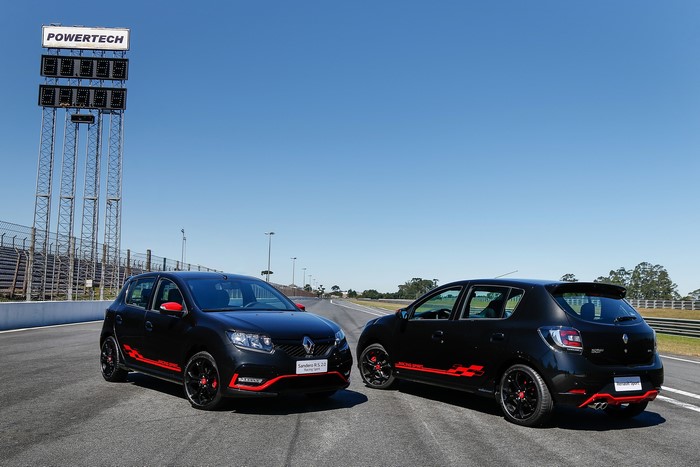Two black Renault Sandero R.S. 2.0 Racing Spirit cars on a racetrack