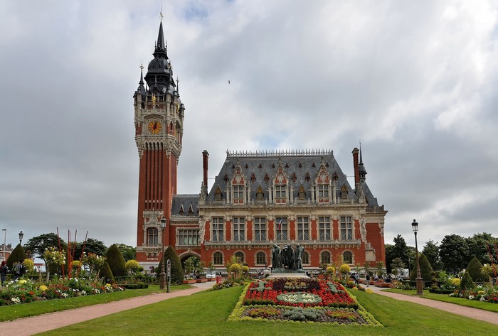 Hotel de Ville in Calais, France with gardens