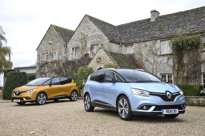Two Renault Scenic cars in front of a house