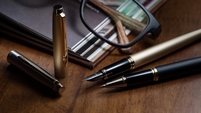 Fountain pen and ballpoint pen with glasses