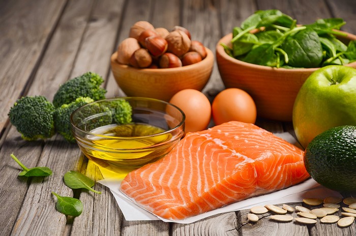 Salmon, Eggs, Nuts, Broccoli, Spinach, Avocado, Apple, Oil