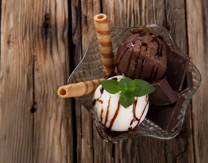 Chocolate and vanilla ice cream with chocolate chunks and wafer rolls