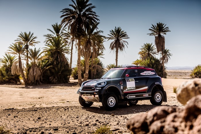 4K 2017 John Cooper Works Rally Mini in Desert