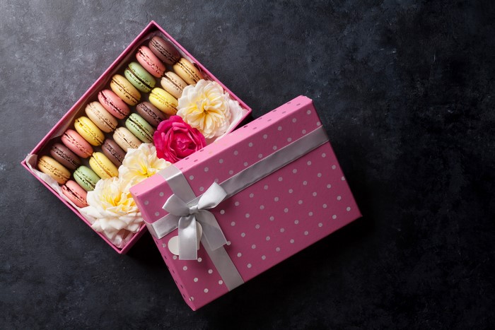Macarons in a gift box with flowers