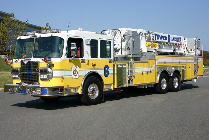 2004 Spartan Gladiator Ferrara Ladder Truck