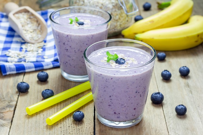 Blueberry smoothie with bananas and oats