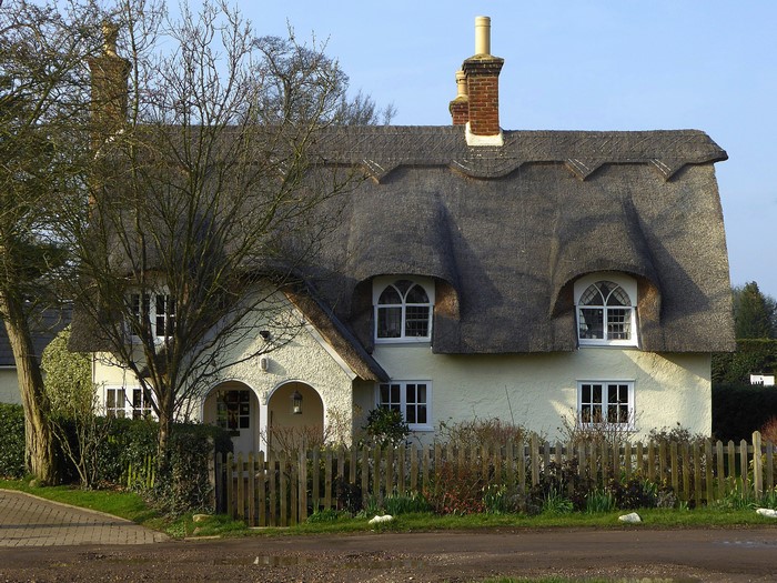 Thatched Cottage in Ickwell, England with Wooden Fence