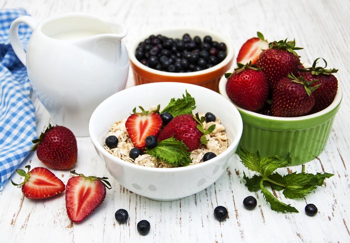 Muesli with Strawberries and Blueberries