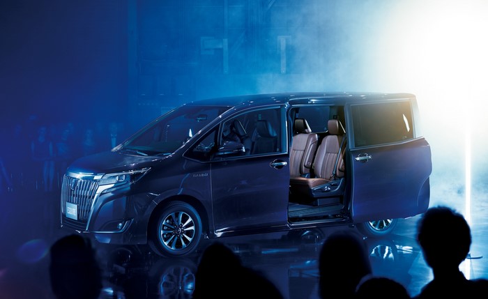 2017 Toyota Esquire Hybrid minivan