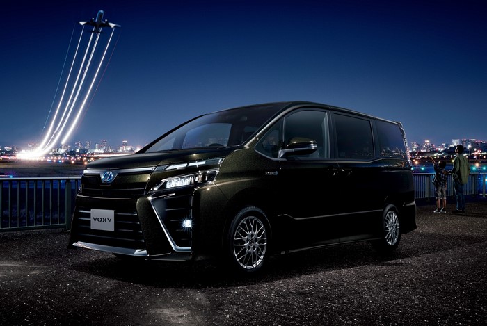4K 2017 Toyota Voxy ZS Hybrid