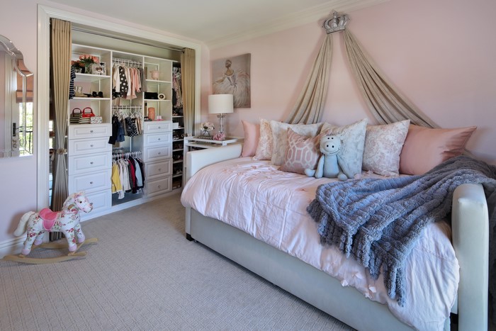 Children's room with closet and daybed