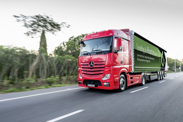 Mercedes-Benz Actros 1845 LS Truck Driving