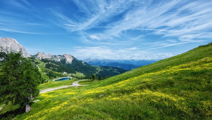 4K Mountains Lake Grasslands Austria Sky