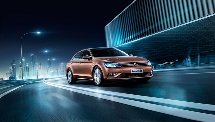 4K 2015 Volkswagen Lamando driving at night