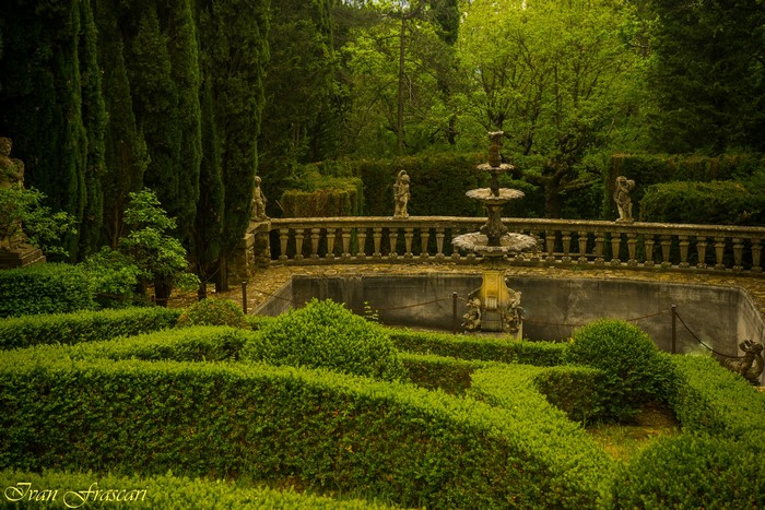 Villa Peyron Garden fountain and maze in Tuscany