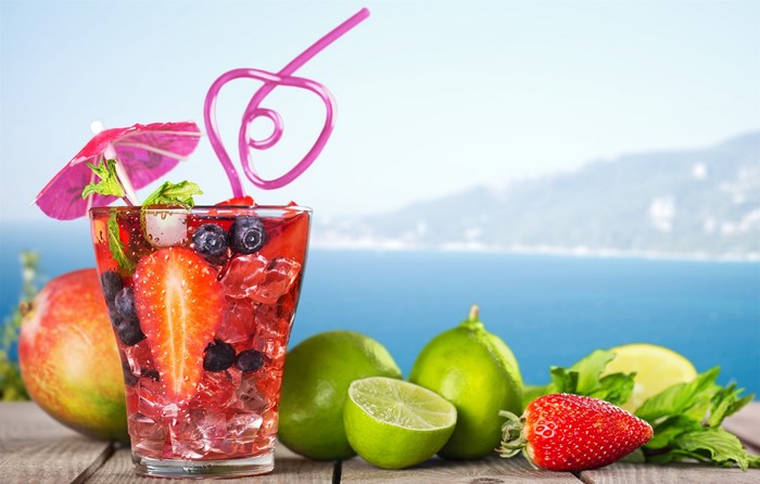 4K Cocktail with Fruits and Limes