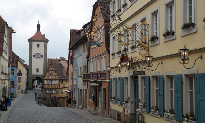 Rothenburg ob der Tauber street with Siebersturm tower