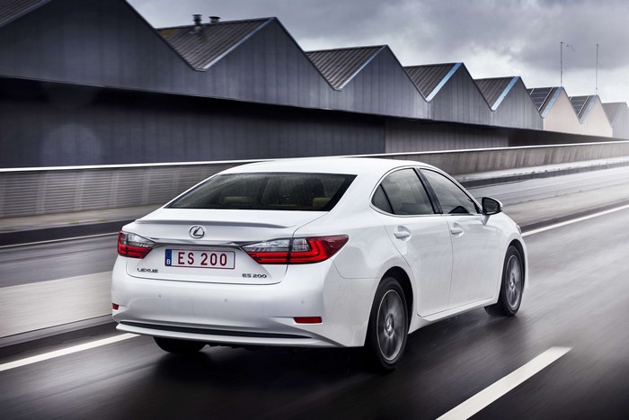 4K Lexus ES 200 White Motion Back View