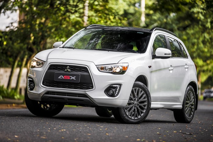 White Mitsubishi ASX Crossover