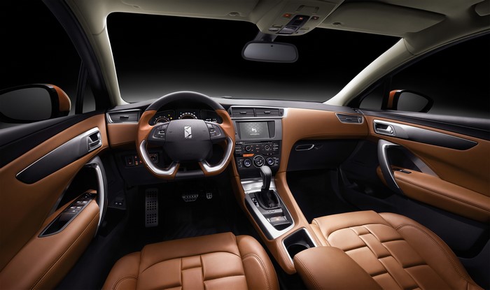 DS 4 Interior with Leather Seats and Steering Wheel