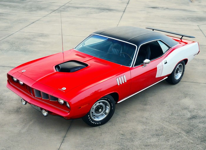 1971 Plymouth Hemi Cuda in Red and White