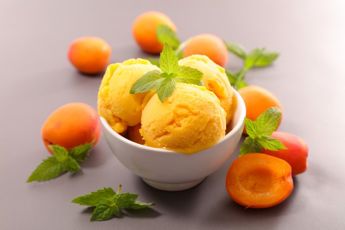 Apricot ice cream with mint and apricots