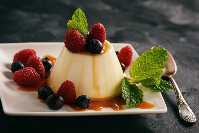 Panna cotta with berries and mint